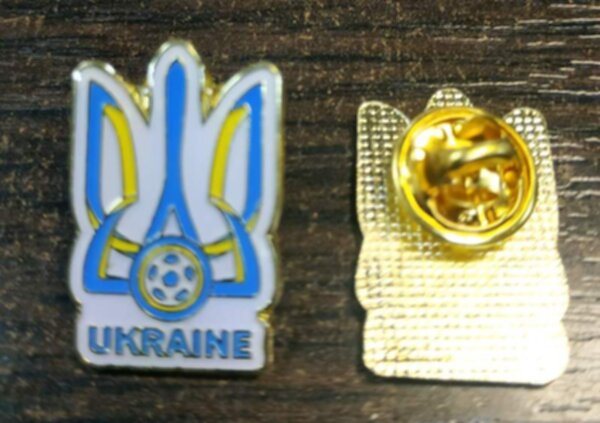 значок сборной  Украины  №1108 металл и полимерная смола 2,5 х 2 см