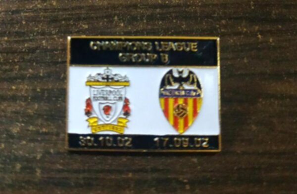 значок Liverpool-Valencia  №1080  2,5 см х 2 см металл