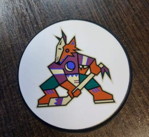 шайба сувенирная Arizona Coyotes