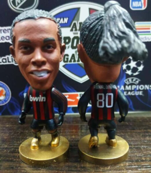 фигурка Роналдиньо Милан ретро  6,5 см