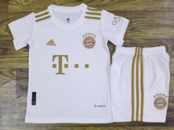 форма Bayern Munchen   2022-2023 adidas гостевая