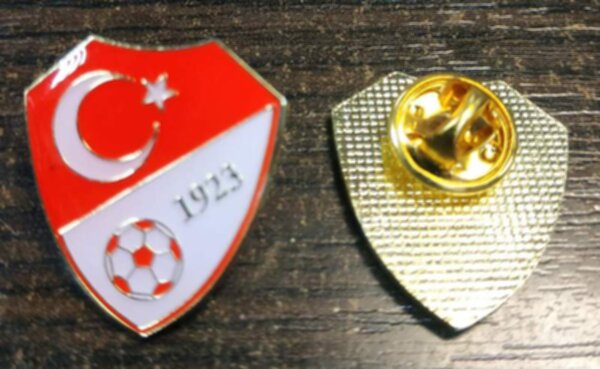 значок сборной Турции №1103 металл и полимерная смола 2,5 см