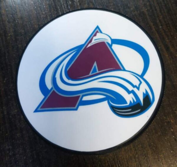 шайба сувенирная Colorado Avalanche