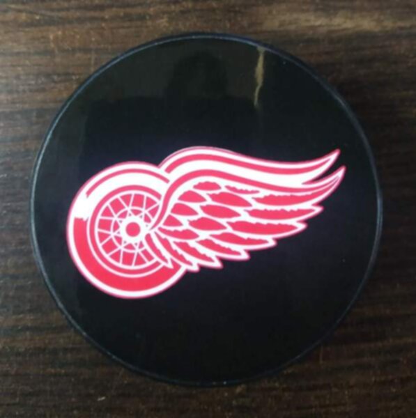шайба сувенирная Detroit Red Wings
