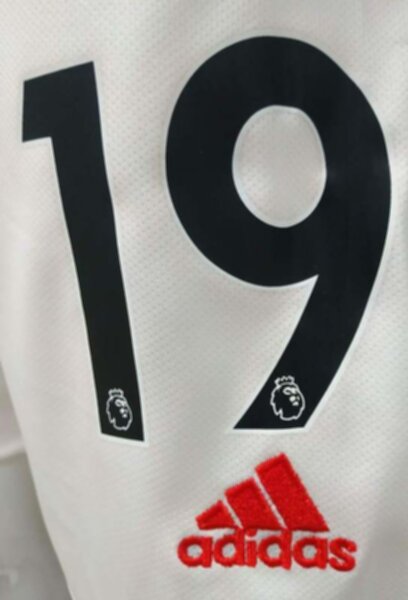 форма Manchester United  №19  VARANE  2021-2022  домашняя