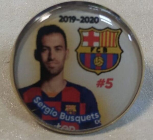 значок  Барселона №5 Бускетс   №0961   2 см  металл+полимерная смола 