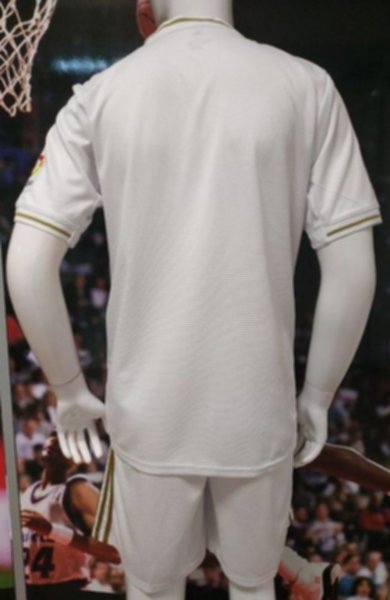форма Real Madrid  2019-2020  домашняя
