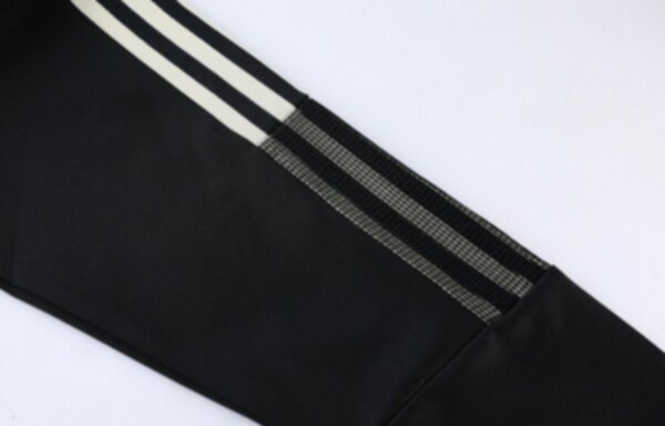 спортивный костюм Juventus  2021-2022  Adidas  полиэстер 100%