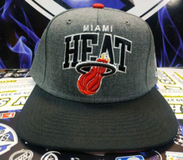 снэпбэк Miami Heat  Mitchell & Ness