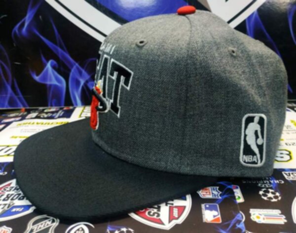 снэпбэк Miami Heat  Mitchell & Ness