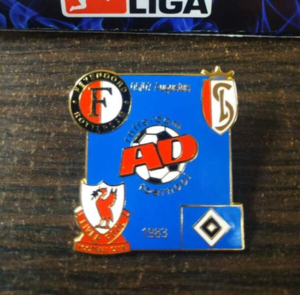 значок Liverpool №1063  3 см х 3 см металл