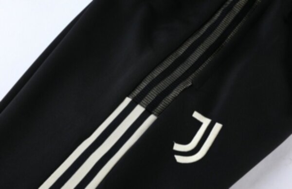 спортивный костюм Juventus  2021-2022  Adidas  полиэстер 100%