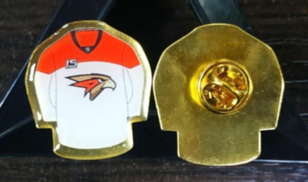 значок Авангард Омск №1420 3 см х 2,5 см, металл + полимерная смола