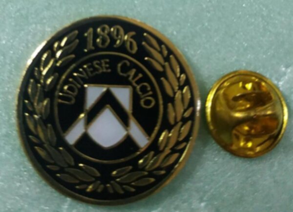 значок Удинезе  №1111  2,5 x 2,5 см металл и полимерная смола 