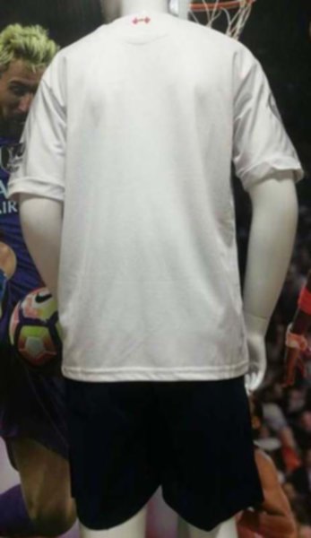 форма Liverpool   2019-2020  гостевая