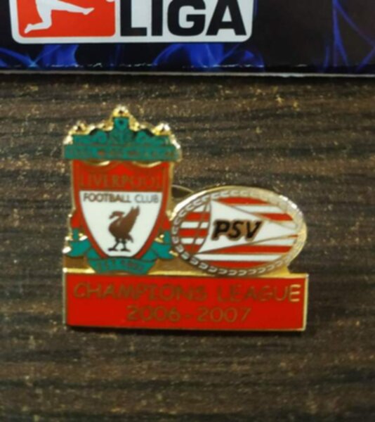 значок Liverpool-PSV  №1064 2,5 см х 2,5 см металл