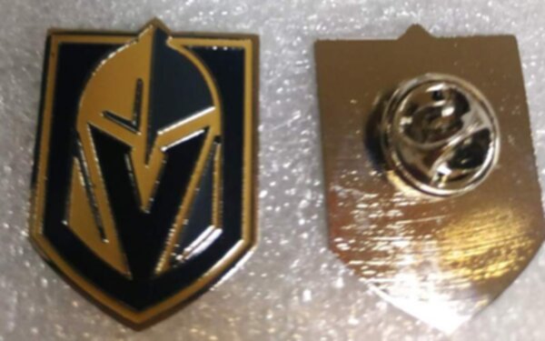 значок  Vegas Golden Knights №1174  2 см х 1,5 см металл