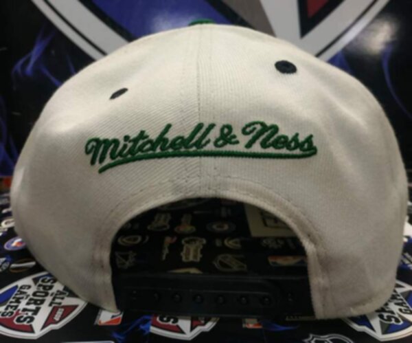 снэпбэк Boston Celtics  Mitchell & Ness