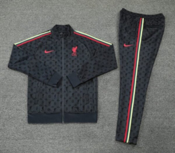 спортивный костюм Liverpool  2021 Nike полиэстер 100%