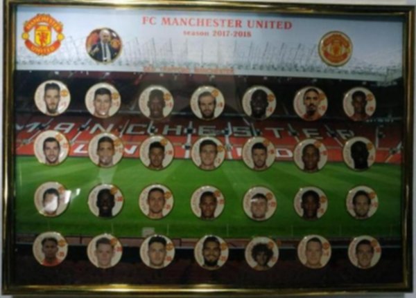 набор значков Manchester United  2017-2018  30 см х 21 см 