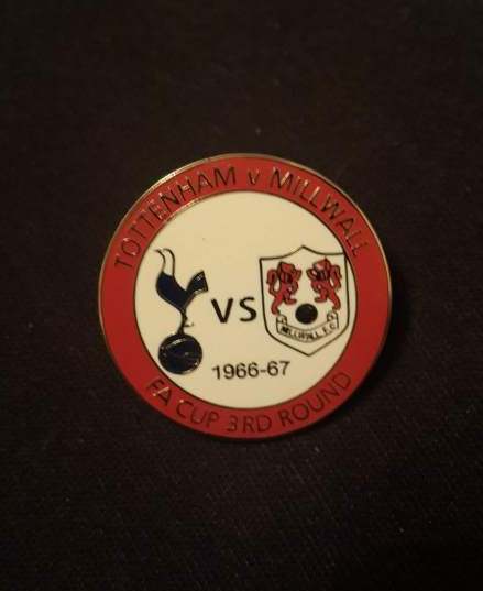 значок Tottenham-Millwall ( №0473 )