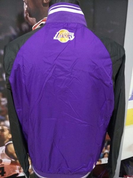 ветровка LA Lakers №17