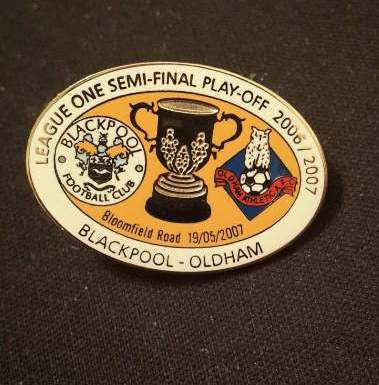 значок Blackpool-Oldham(№0413)