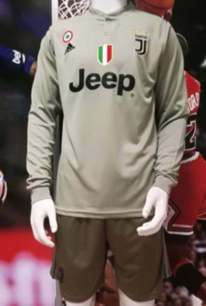 форма Juventus   длинный рукав  2018-2019  гостевая