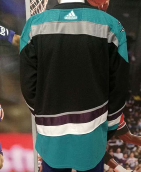 свитер хоккейный Anaheim Ducks adidas 
