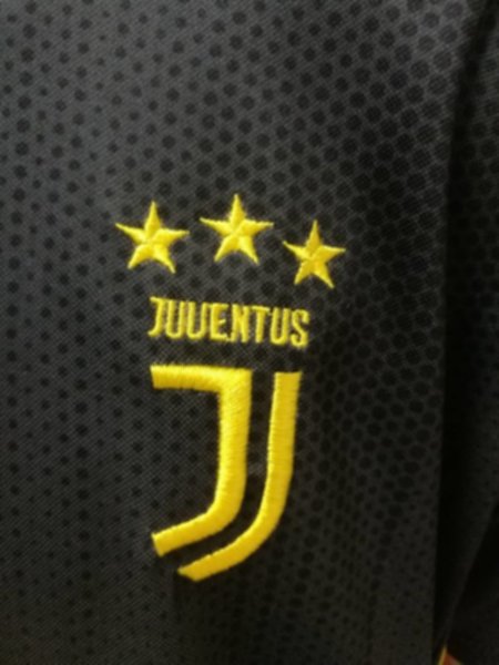 форма Juventus №7 RONALDO  2018-2019  резервная