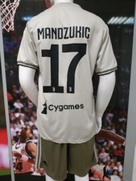 форма Juventus №17 Mandzukic  гостевая  2018-2019