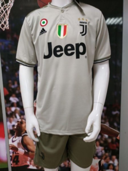 форма Juventus №17 Mandzukic  гостевая  2018-2019