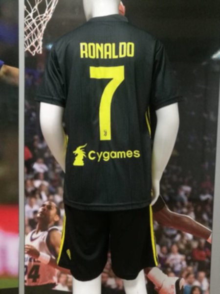 форма Juventus №7 RONALDO  2018-2019  резервная