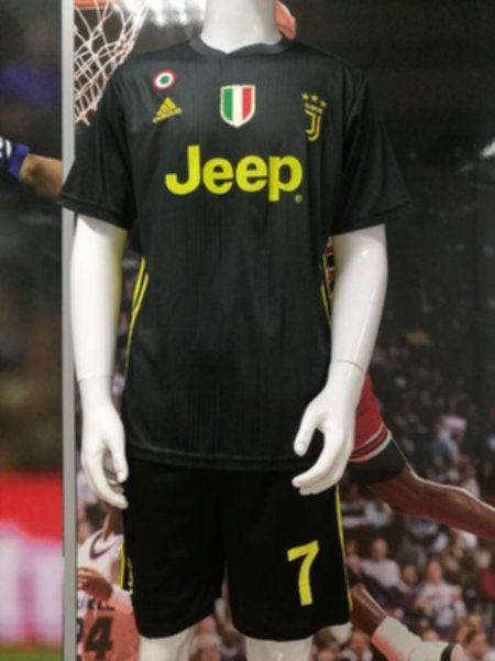 форма Juventus №7 RONALDO  2018-2019  резервная