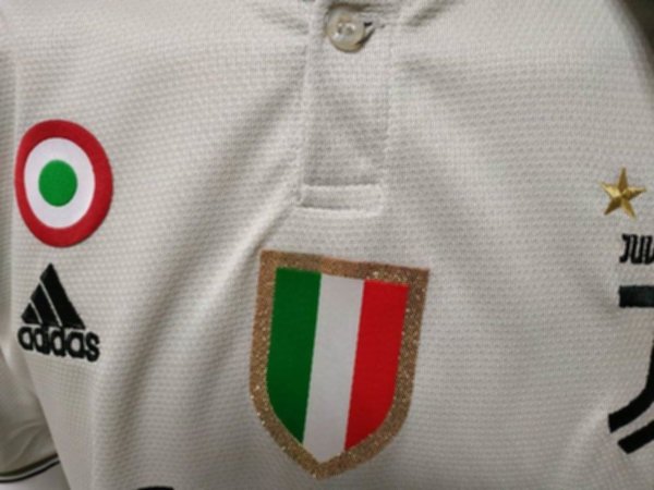 форма Juventus №17 Mandzukic  гостевая  2018-2019