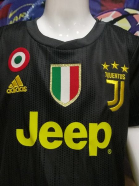 форма Juventus  детская №7 Ronaldo   2018-2019  резервная