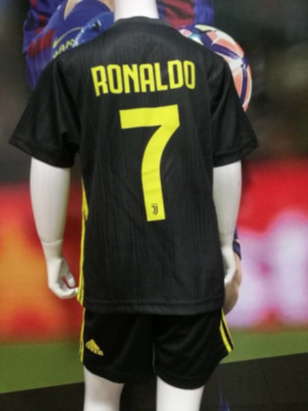 форма Juventus  детская №7 Ronaldo   2018-2019  резервная