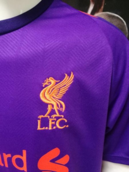 форма Liverpool   резервная  2018-2019