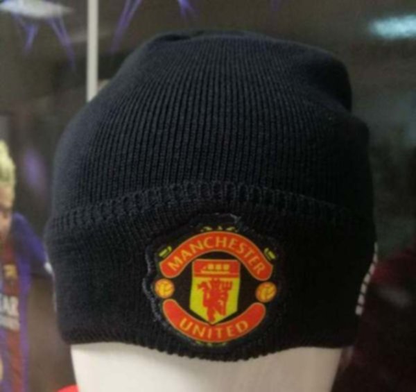 шапка Manchester United  с вышивкой  акрил 100%
