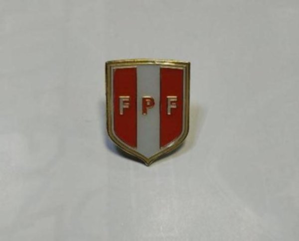 значок сборной Перу  №0829   металл и полимерная смола